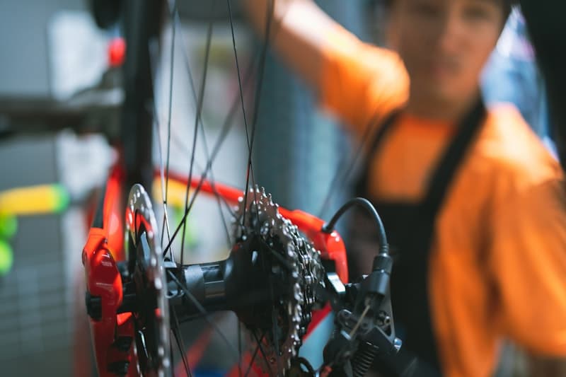 L'équipe VeloDoctor — mécanicien vélo en atelier
